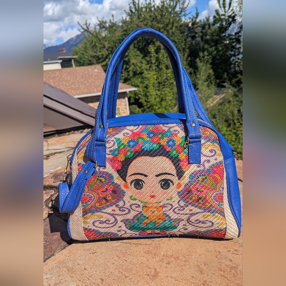 NWOT Frida Adjustable strap handbag/ purse.In excellent new condition.